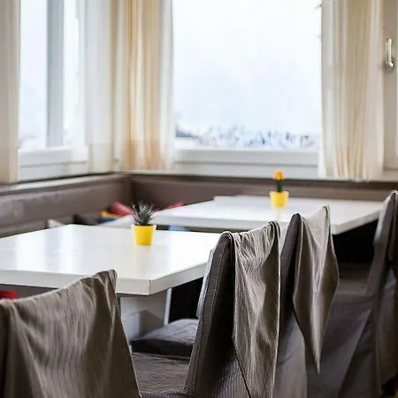 Berghaus Toni ريرالب